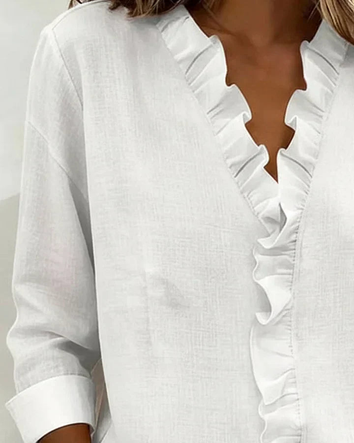 Aletta – Elegante blouse met V-hals en flatterende ruches