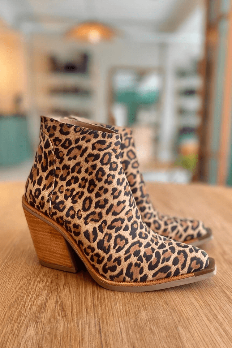 Saar™ | Elegant Cowboy Boots