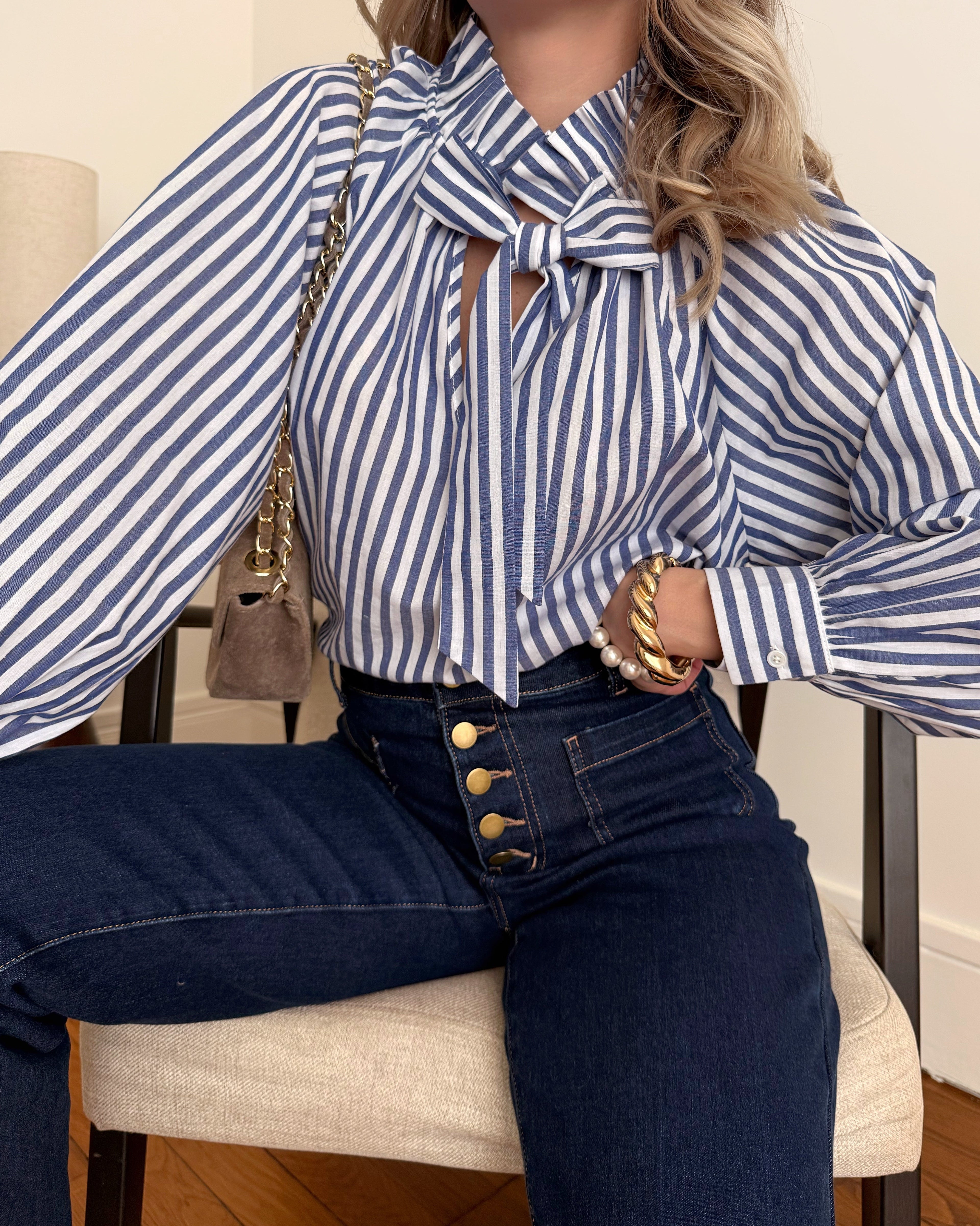 Lilyné - Gestreepte Blouse met Lavallière-kraag