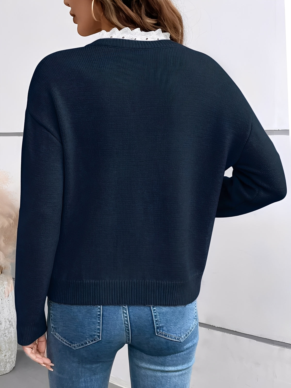 LindenBoutique® | Chique Gebreide Trui met Elegante Kantkraag