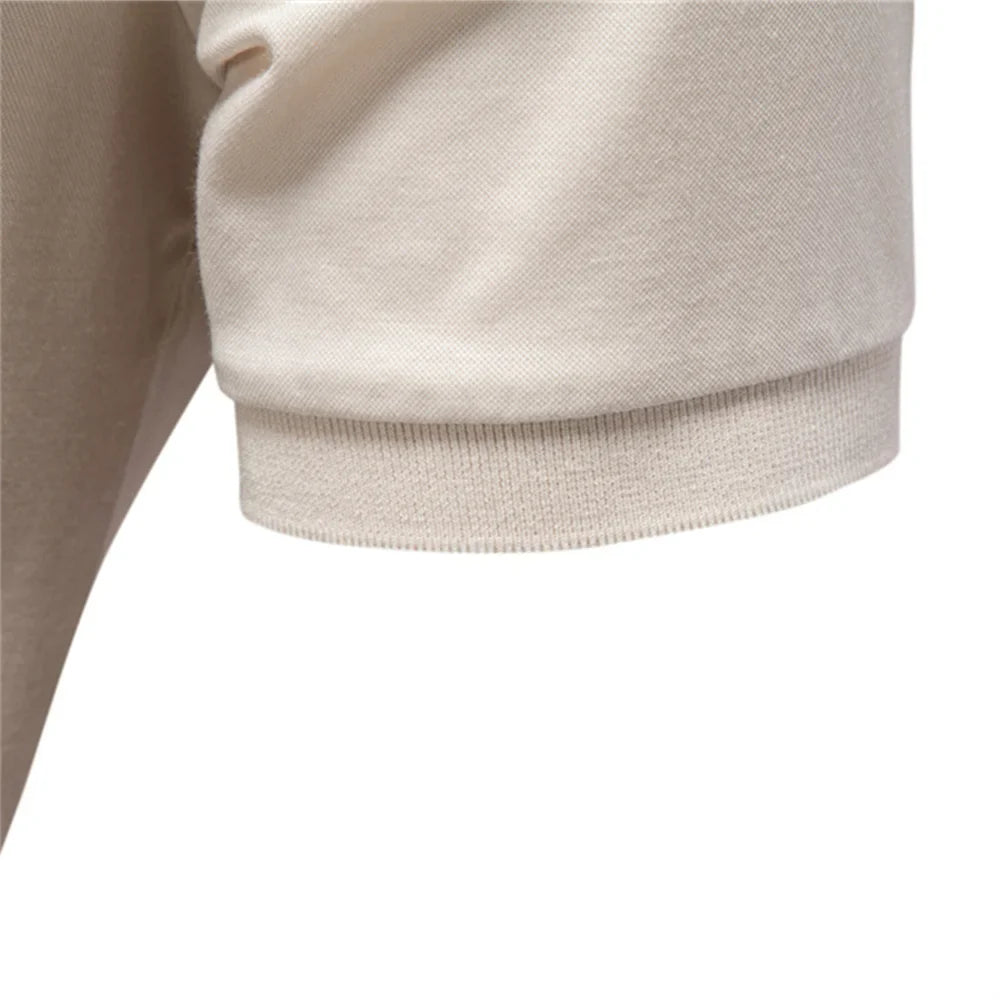 LindenBoutique™ | Ademend Poloshirt Met V-Hals